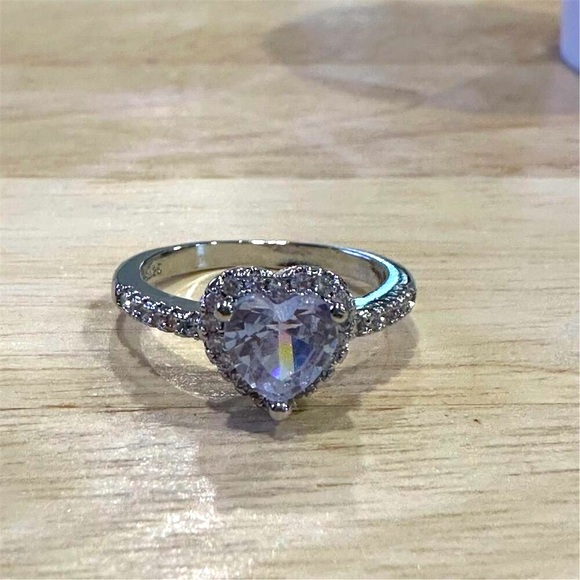 Sterling Silver Heart Cubic Zirconia Halo stimulated diamond Ring size 7.5 - Picture 5 of 9